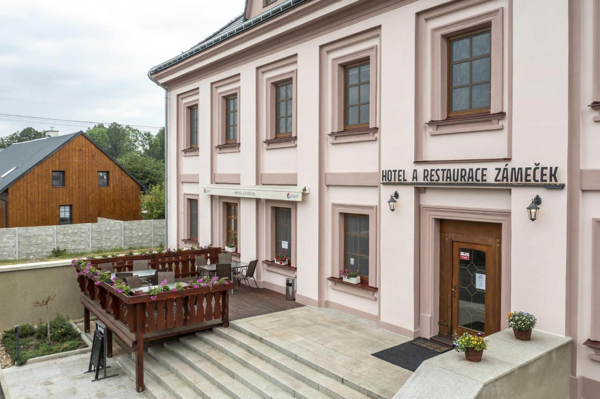 Hotel Zamecek Raspenava Eksteriør billede